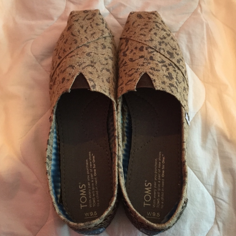 BRAND NEW CHEETAH TOMS